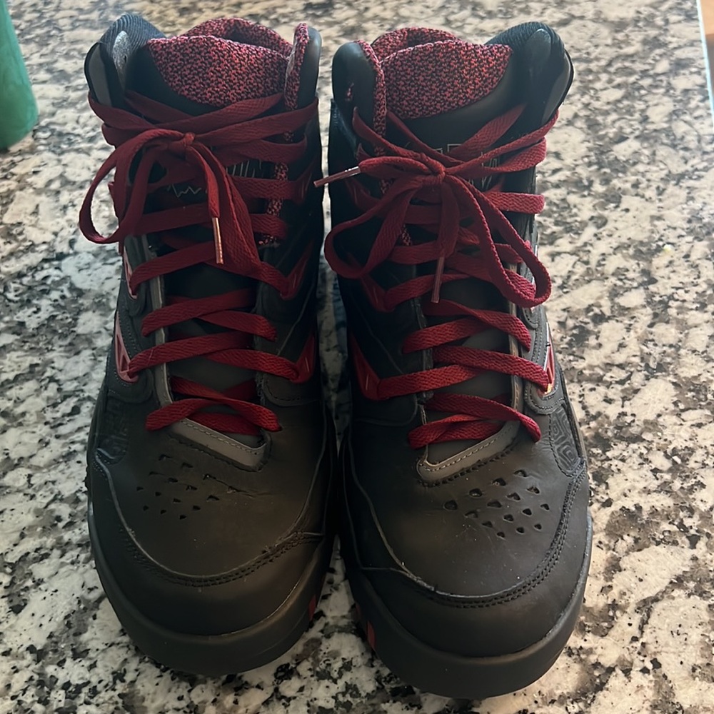 Men’s Adidas Mutombo 2 Retro Shoes - Picture 2 of 7